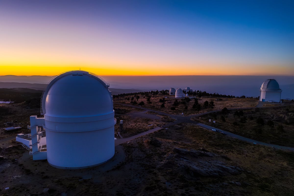 Mauna Kea observatory and stargazing at sunset